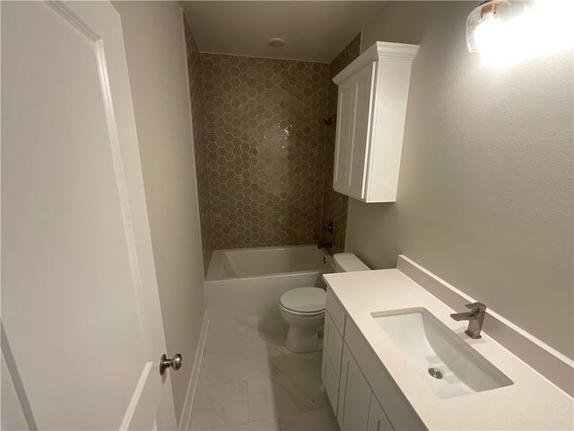 1397 Padova Avenue, Tontitown, AR 72762
