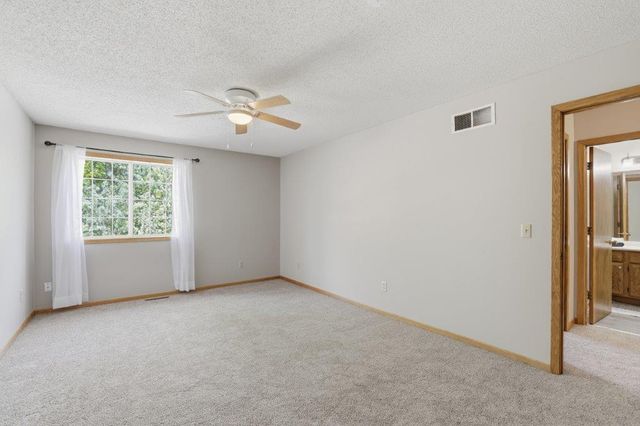 8426 Copperfield Way 93, Inver Grove Heights, MN 55076