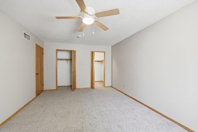 8426 Copperfield Way 93, Inver Grove Heights, MN 55076