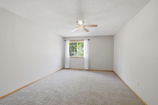 8426 Copperfield Way 93, Inver Grove Heights, MN 55076