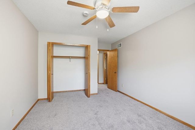 8426 Copperfield Way 93, Inver Grove Heights, MN 55076