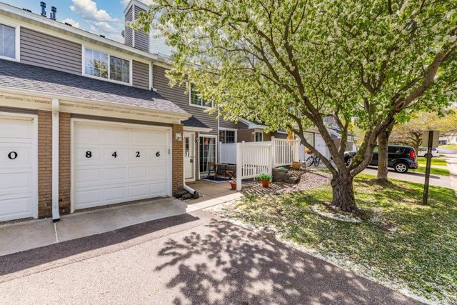 8426 Copperfield Way 93, Inver Grove Heights, MN 55076