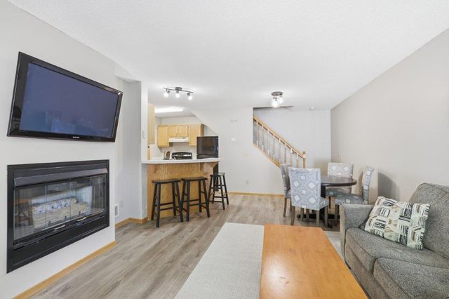 8426 Copperfield Way 93, Inver Grove Heights, MN 55076