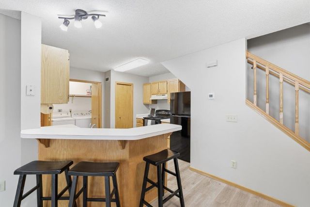 8426 Copperfield Way 93, Inver Grove Heights, MN 55076
