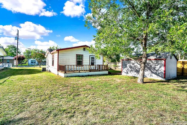 1205 Plum, Floresville, TX 78114