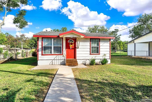1205 Plum, Floresville, TX 78114