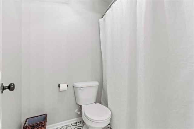 2250 Glenn Valley SW Drive, Marietta, GA 30064