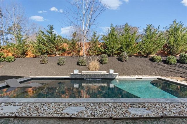 2250 Glenn Valley SW Drive, Marietta, GA 30064