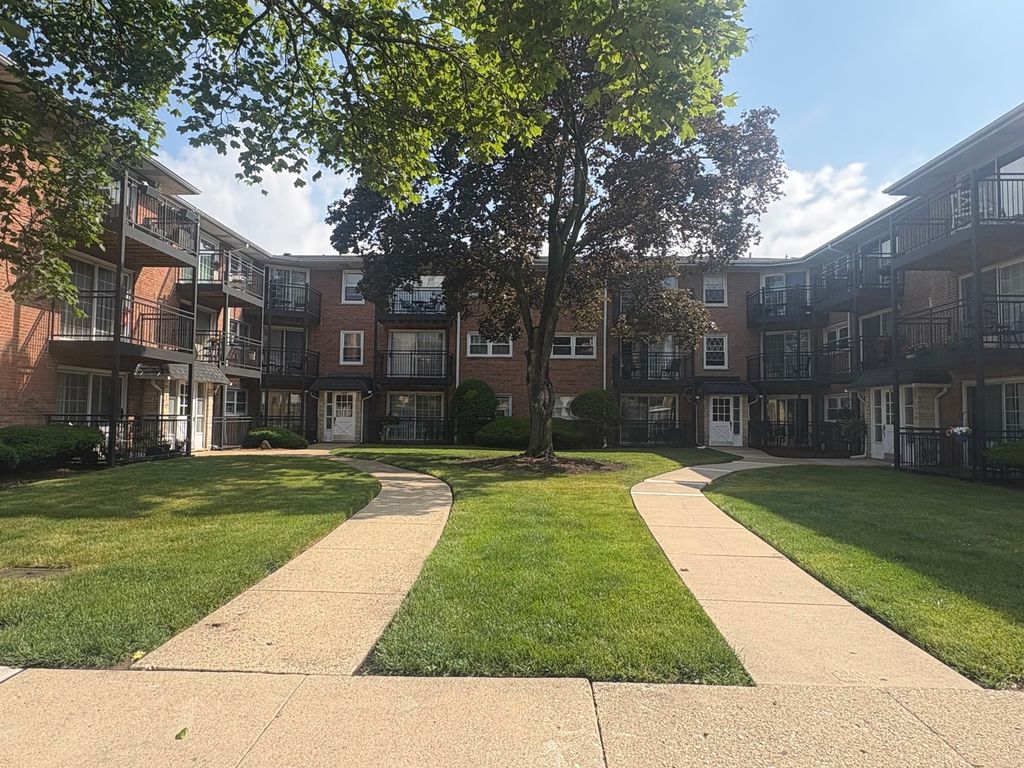6855 N Northwest Highway 2D, Chicago, IL 60631