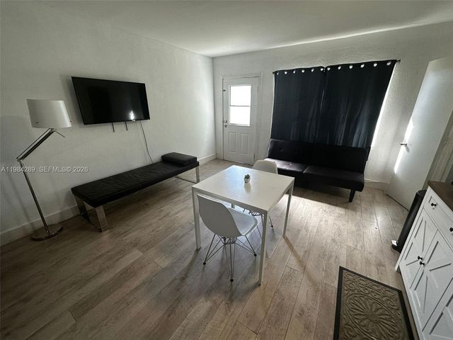 275 NW 46th St B, Miami, FL 33127