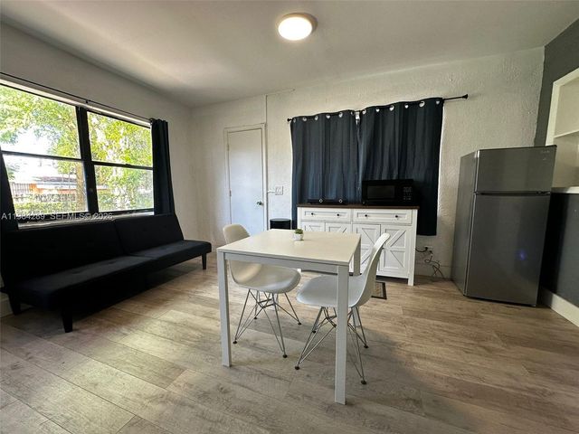 275 NW 46th St B, Miami, FL 33127