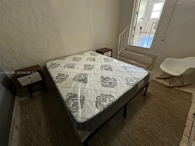 275 NW 46th St B, Miami, FL 33127