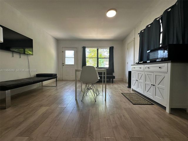 275 NW 46th St B, Miami, FL 33127