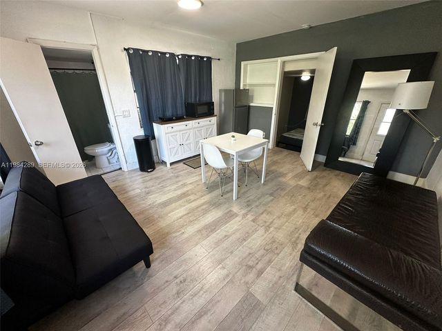 275 NW 46th St B, Miami, FL 33127