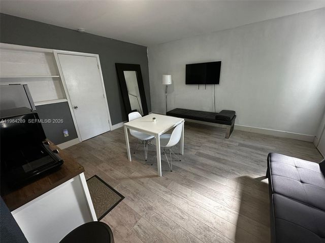 275 NW 46th St B, Miami, FL 33127