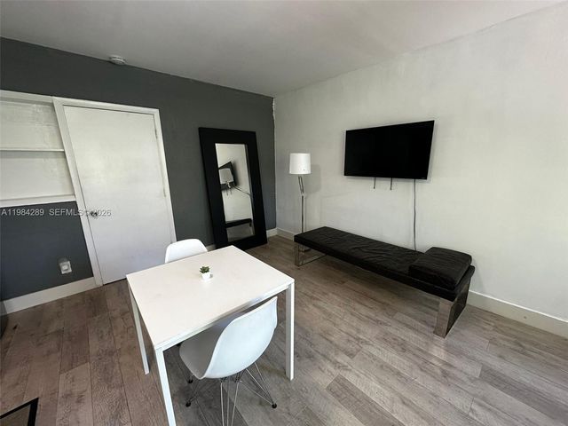 275 NW 46th St B, Miami, FL 33127