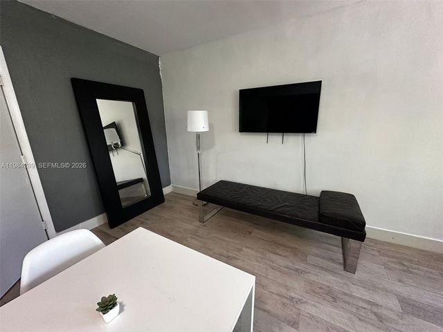 275 NW 46th St B, Miami, FL 33127