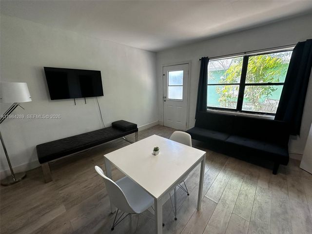 275 NW 46th St B, Miami, FL 33127