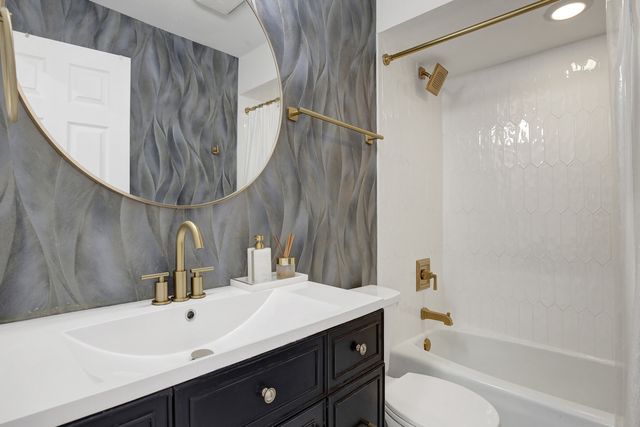 9335 LANDINGS Lane 307, Des Plaines, IL 60016