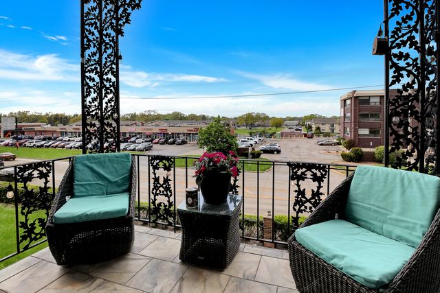 9335 LANDINGS Lane 307, Des Plaines, IL 60016