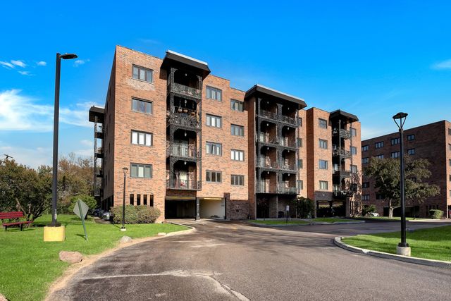 9335 LANDINGS Lane 307, Des Plaines, IL 60016