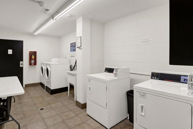 9335 LANDINGS Lane 307, Des Plaines, IL 60016
