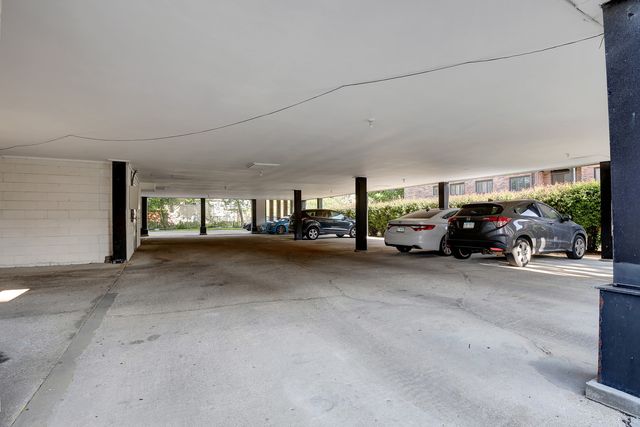 9335 LANDINGS Lane 307, Des Plaines, IL 60016