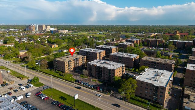 9335 LANDINGS Lane 307, Des Plaines, IL 60016
