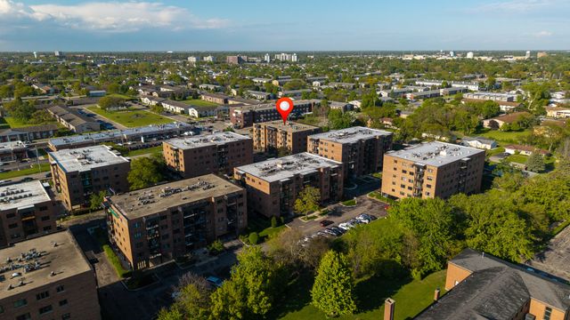 9335 LANDINGS Lane 307, Des Plaines, IL 60016