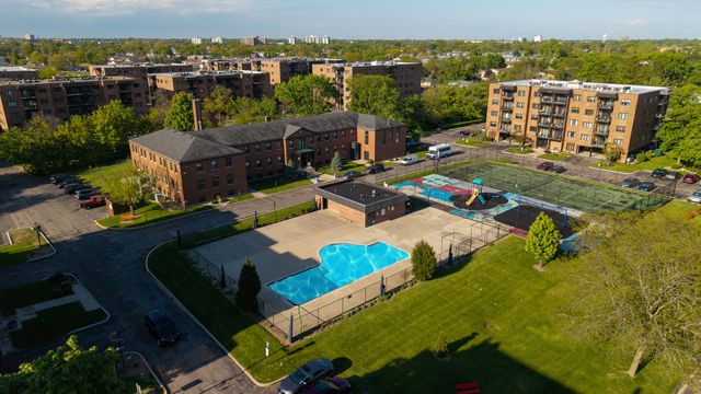 9335 LANDINGS Lane 307, Des Plaines, IL 60016