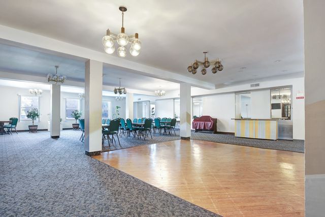 9335 LANDINGS Lane 307, Des Plaines, IL 60016