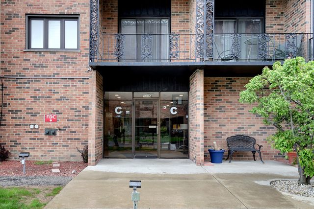 9335 LANDINGS Lane 307, Des Plaines, IL 60016