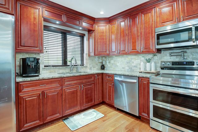 9335 LANDINGS Lane 307, Des Plaines, IL 60016