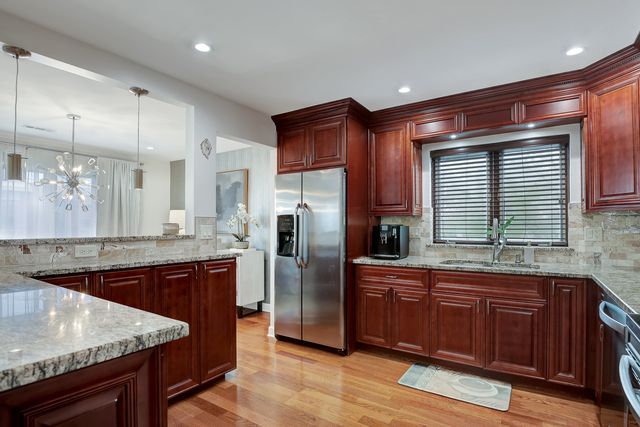 9335 LANDINGS Lane 307, Des Plaines, IL 60016