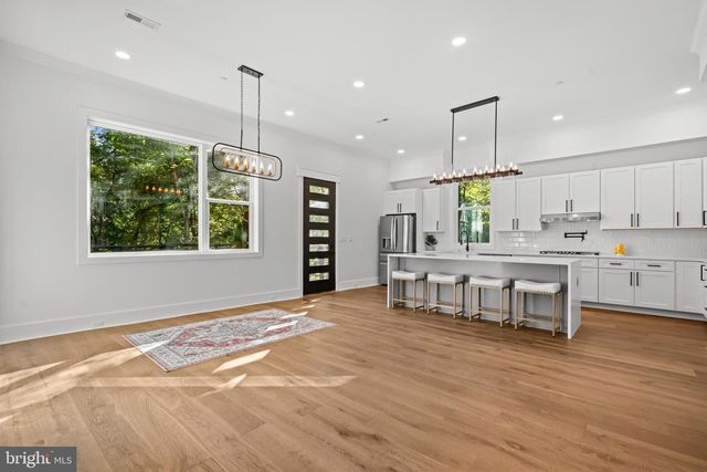 811 SLIGO CREEK PKWY, Takoma Park, MD 20912