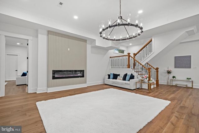 811 SLIGO CREEK PKWY, Takoma Park, MD 20912