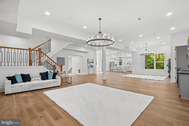 811 SLIGO CREEK PKWY, Takoma Park, MD 20912