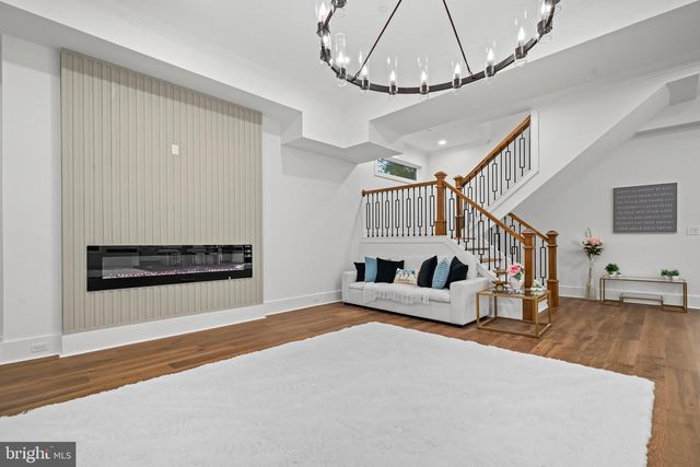 811 SLIGO CREEK PKWY, Takoma Park, MD 20912