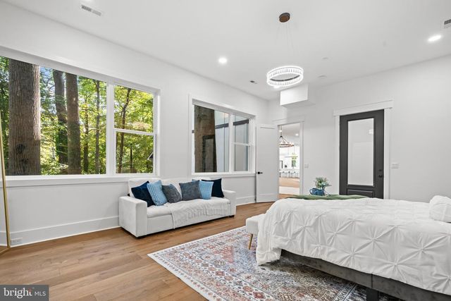 811 SLIGO CREEK PKWY, Takoma Park, MD 20912