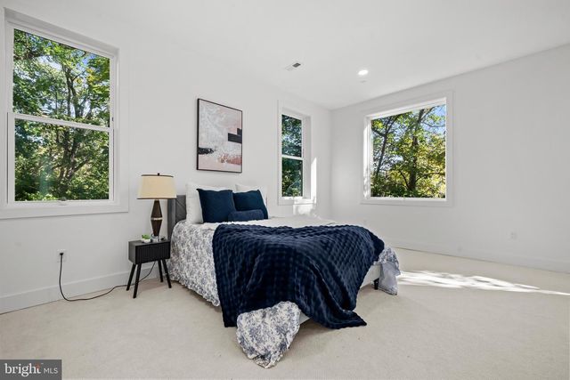 811 SLIGO CREEK PKWY, Takoma Park, MD 20912