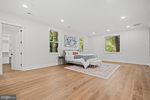 811 SLIGO CREEK PKWY, Takoma Park, MD 20912