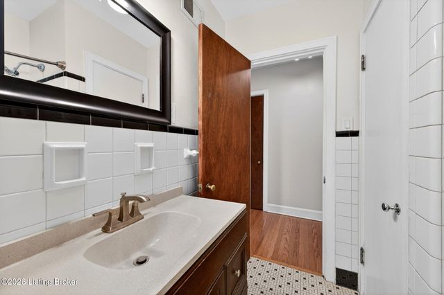 2222 Walterdale Terrace, Louisville, KY 40205