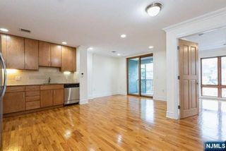 17 Meadow Road 104, Rutherford, NJ 07070