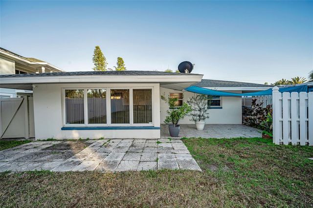 306 12TH AVENUE, Indian Rocks Beach, FL 33785