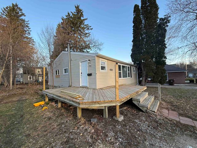 1012 S Lansing, Pleasant, MI 48858