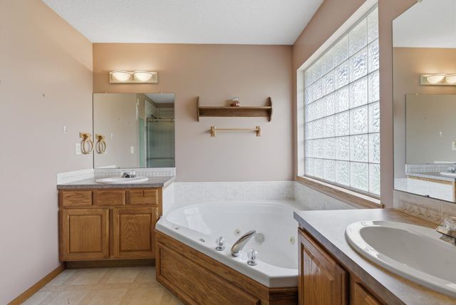 1835 S Covington Ct, Wichita, KS 67209