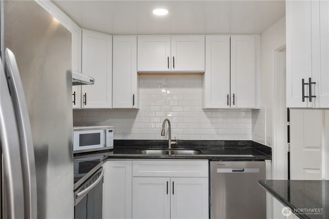 31368 13th Avenue S, Federal Way, WA 98003