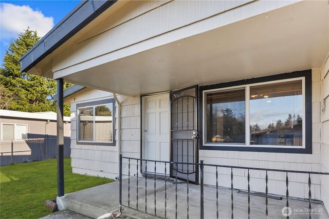 31368 13th Avenue S, Federal Way, WA 98003