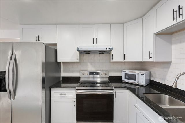 31368 13th Avenue S, Federal Way, WA 98003