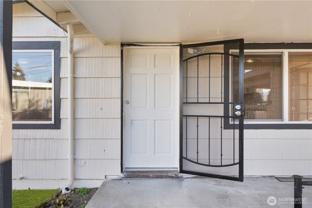 31368 13th Avenue S, Federal Way, WA 98003